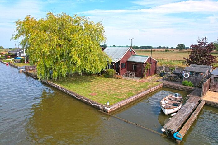 2 Bedroom Detached Bungalow For Sale In Riverside, Repps With Bastwick, NR29