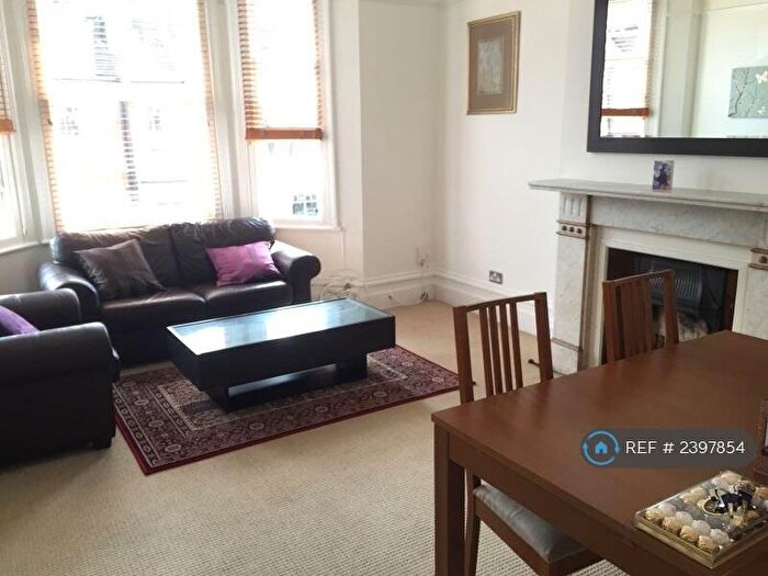2 Bedroom Flat To Rent In West Hampstead, London, NW6