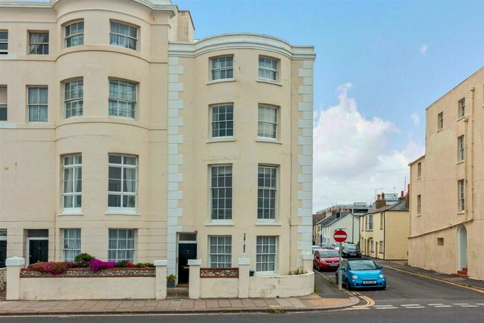 2 Bedroom Flat To Rent In Marine Parade, Worthing, BN11