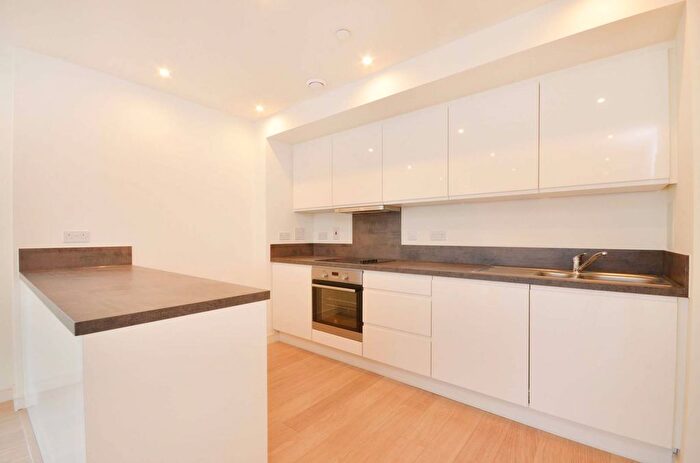 2 Bedroom Flat To Rent In Enterprise Way, Wandsworth, London, SW18