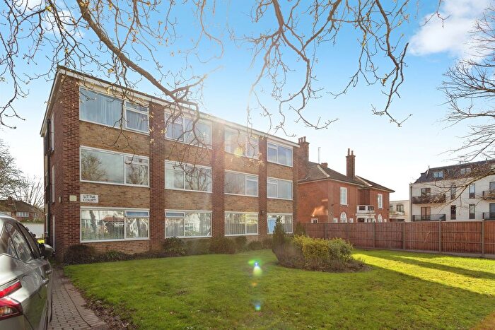 2 Bedroom Flat For Sale In Roxborough Avenue, Harrow, HA1