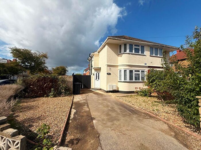 4 Bedroom Semi-Detached House To Rent In Welwyn Avenue, Feltham, TW14