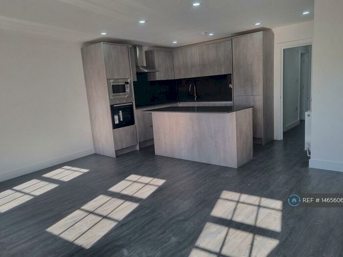 2 Bedroom Flat To Rent In High Street, Gravesend, DA11