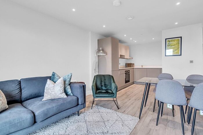 1 Bedroom Flat To Rent In St Martin's Place, Broad Street, B15