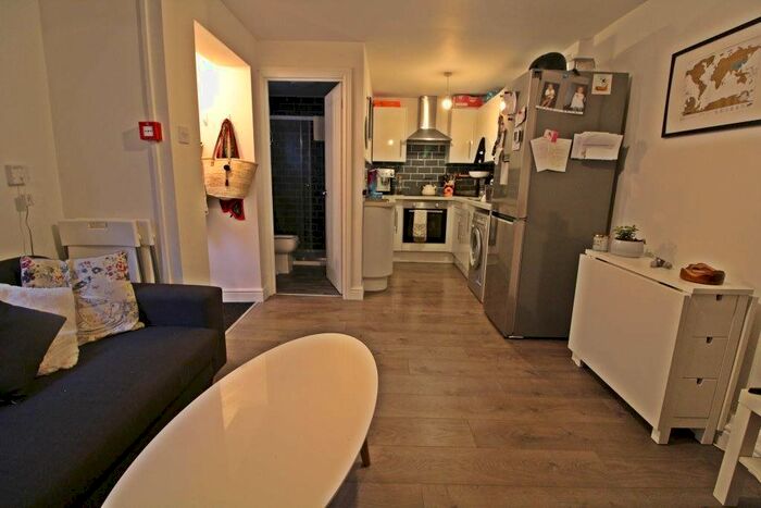 1 Bedroom Flat To Rent In Connaught Road, Roath, Cardiff, CF24