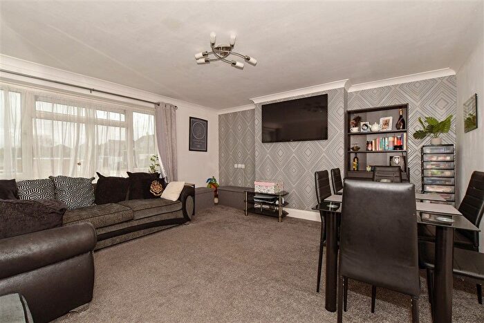2 Bedroom Flat For Sale In Kipling Avenue, Woodingdean, Brighton, East Sussex, BN2