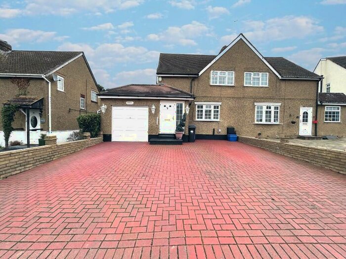 3 Bedroom Semi-Detached House For Sale In Allmains Close, Nazeing, EN9
