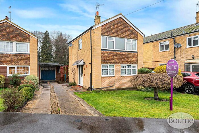 3 Bedroom Detached House For Sale In Ashurst Road, Ash Vale, Surrey, GU12