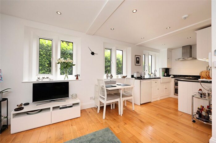 1 Bedroom Flat For Sale In College Fields, Bristol, BS8