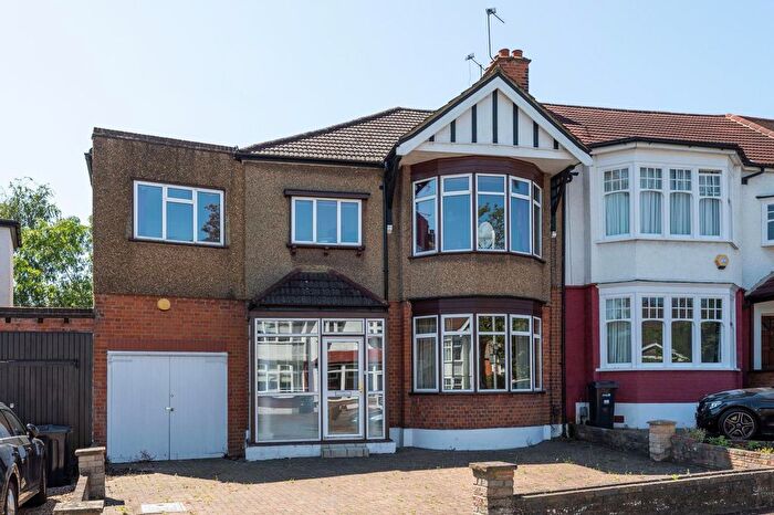 5 Bedroom Semi-Detached House To Rent In Langley Crescent, Wanstead, E11
