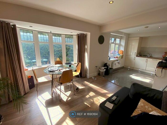 2 Bedroom Flat To Rent In Otley Road, Leeds, LS6