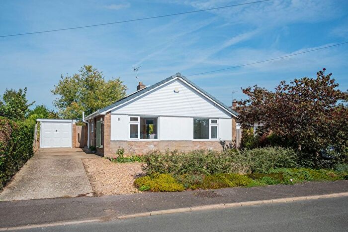 3 Bedroom Bungalow For Sale In Cartwright Road, Charlton, OX17