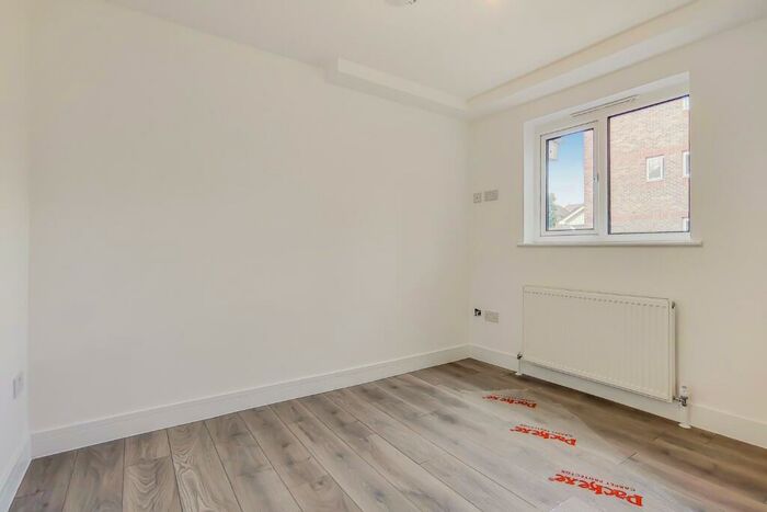 1 Bedroom Semi-Detached House To Rent In Hospital Way, London, Greater London, SE13