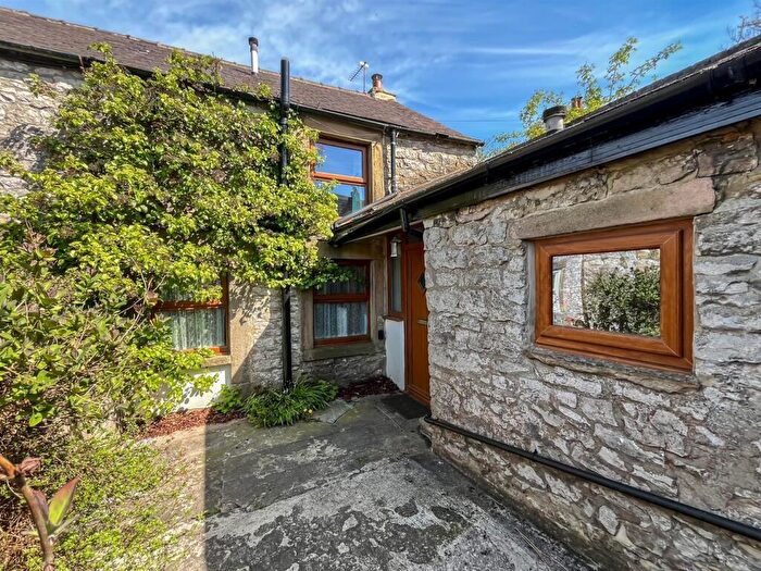 1 Bedroom Cottage For Sale In Main Street, Taddington, SK17