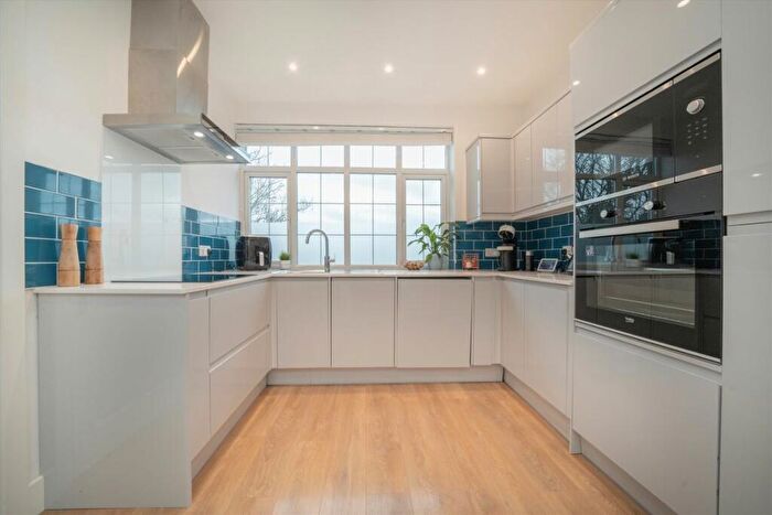 2 Bedroom Flat For Sale In Sumatra Road, West Hampstead, NW6