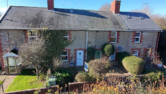 2 Bedroom Cottage For Sale In Newbery Lane, Misterton - Motivated Seller, TA18