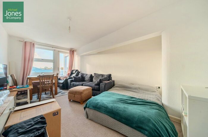 2 Bedroom Flat To Rent In Cricketers Parade, Broadwater Street West, Worthing, West Sussex, BN14