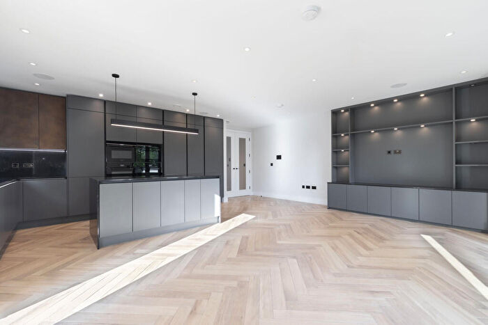 3 Bedroom Apartment To Rent In Parabola Road, Cheltenham, GL50
