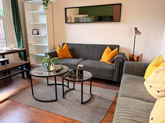 1 Bedroom House To Rent In Aberdeen Walk (Room ), Armley, Leeds, LS12