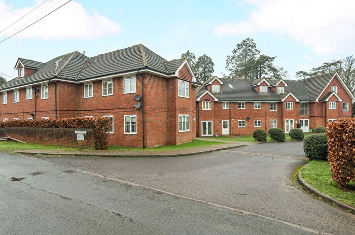 2 Bedroom Flat For Sale In Lindford, Hampshire, GU35