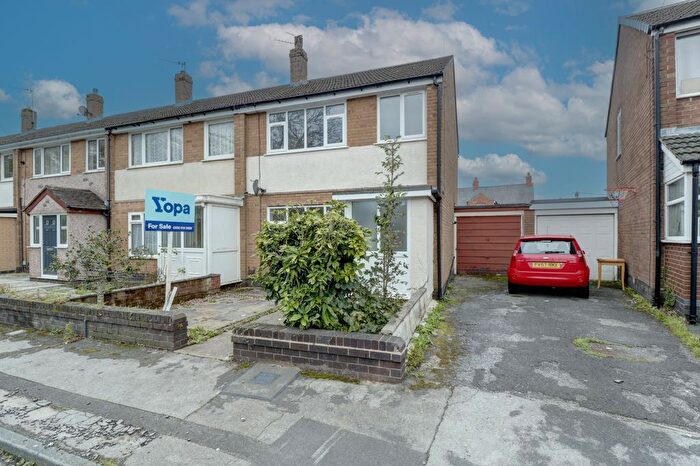 3 Bedroom Semi-detached House For Sale In Wyndene Grove, Preston, PR4