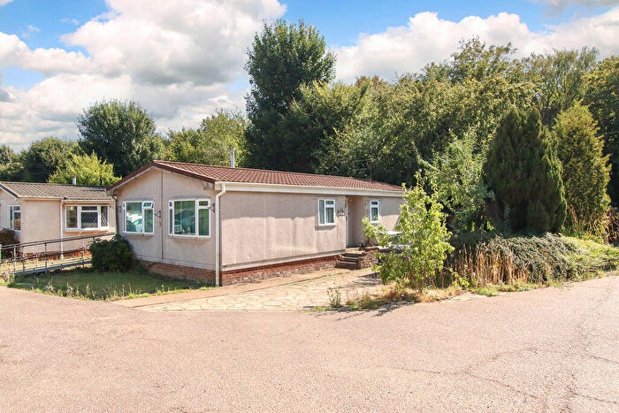 2 Bedroom Park Home For Sale In Coppice Farm Park, Tring, HP23