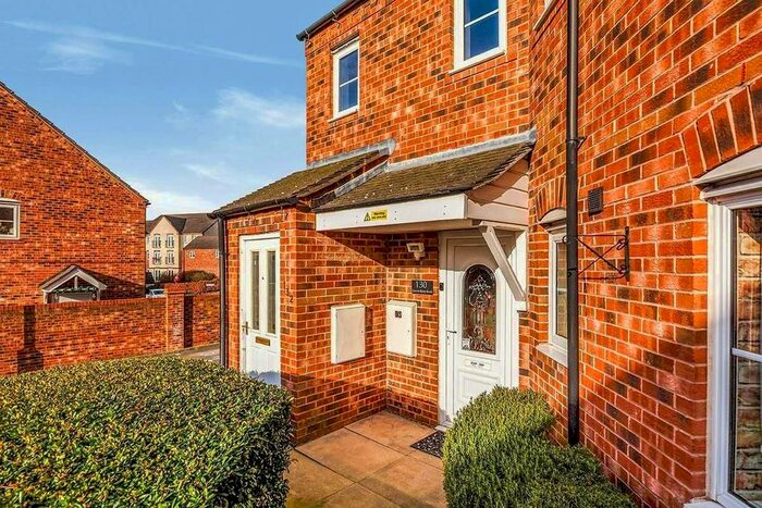 2 Bedroom Flat To Rent In Queen Mary Road, Sheffield, South Yorkshire, S2