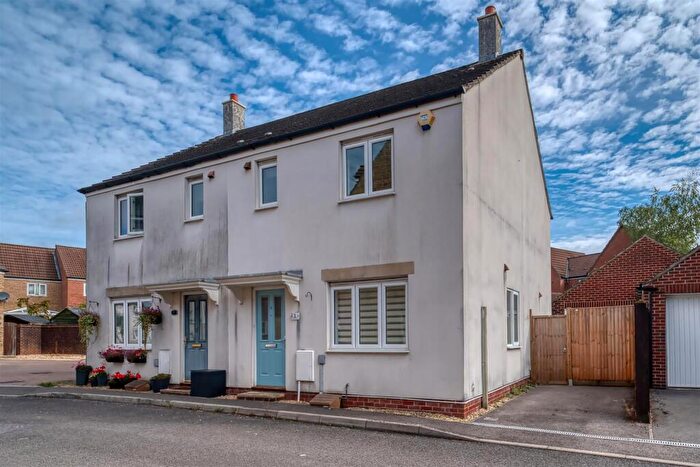3 Bedroom Semi-Detached House For Sale In Wren Place, Gillingham, SP8