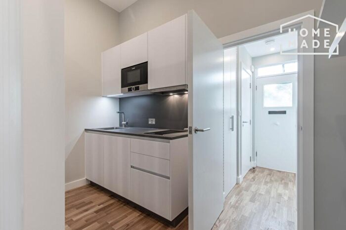 Flat To Rent In Russell Road, N13