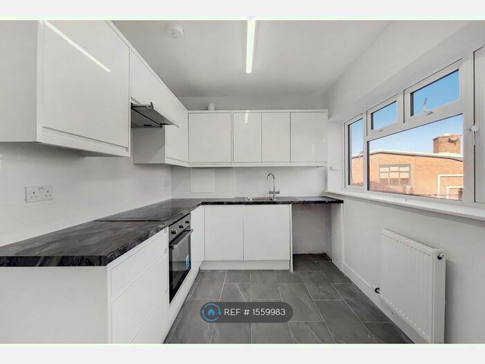 2 Bedroom Maisonette To Rent In Convent Road, Ashford, TW15