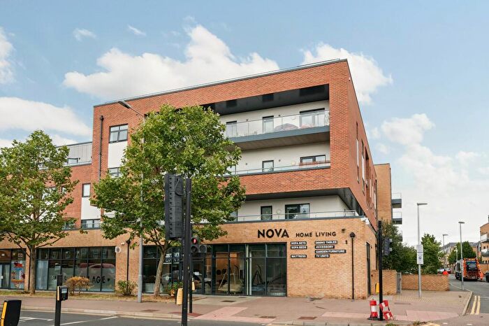 2 Bedroom Apartment For Sale In Thornbury Way, London, E17