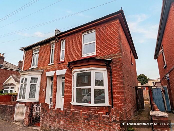 3 Bedroom Semi-Detached House To Rent In Grove Road, Southampton, SO15