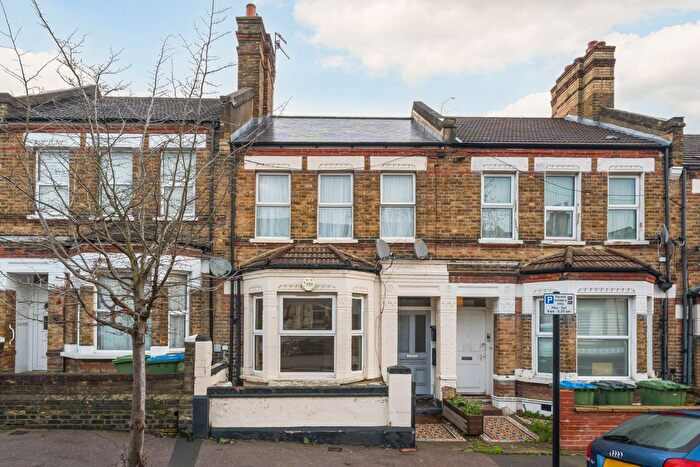2 Bedroom Flat For Sale In Brewery Road, Plumstead, London, SE18
