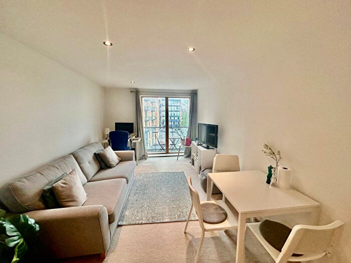 1 Bedroom Flat To Rent In Durnsford Road, London, SW19