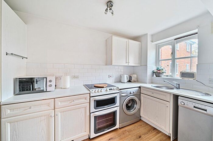 1 Bedroom Flat For Sale In Philips Close, Carshalton, SM5