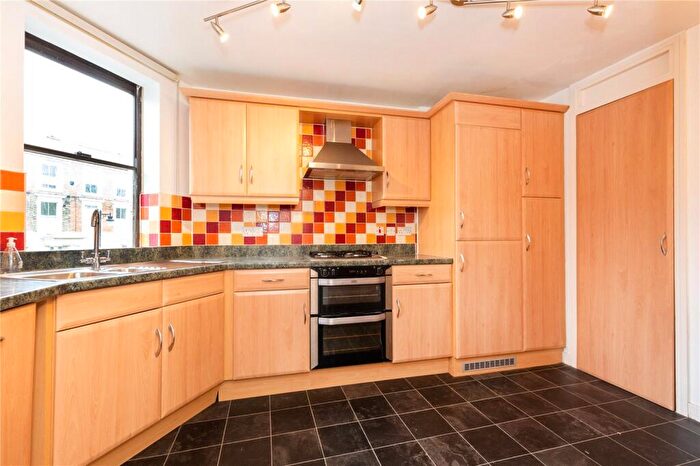 2 Bedroom Apartment To Rent In Cleveland Road, London, N1