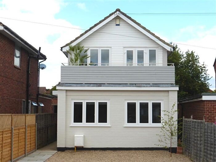 3 Bedroom Detached House To Rent In Eastfield Road, Burnham, Slough, SL1