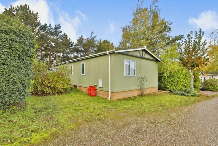 3 Bedroom Mobile/park Home For Sale In Merryhill, Honingham, Norwich, NR9