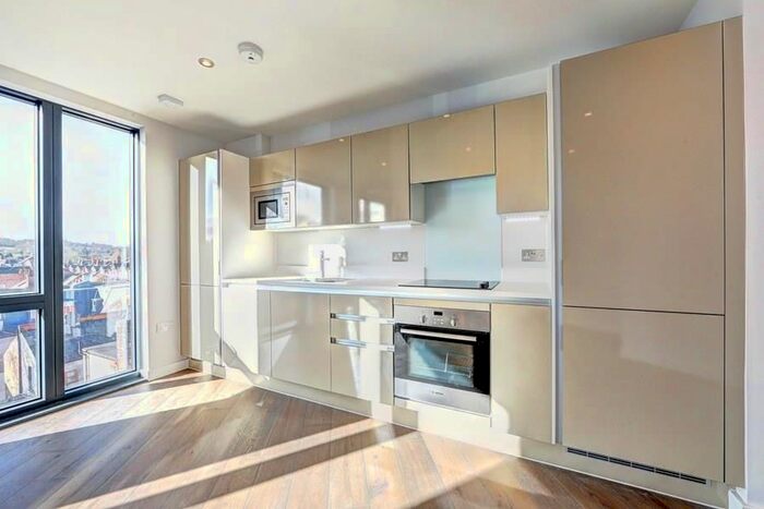 1 Bedroom Flat To Rent In Station Approach Road, Coulsdon, CR5