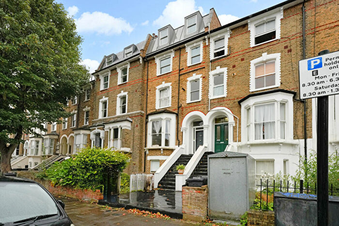 2 Bedroom Apartment To Rent In Amhurst Road, London, N16