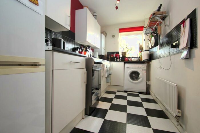 1 Bedroom Apartment To Rent In Fleetwood Road, Kingston Upon Thames, KT1