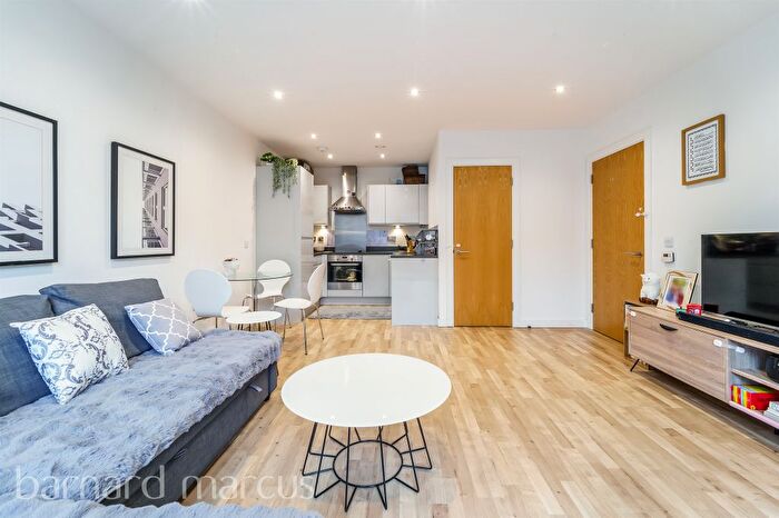 1 Bedroom Flat To Rent In Clarke Avenue, Hounslow, TW3