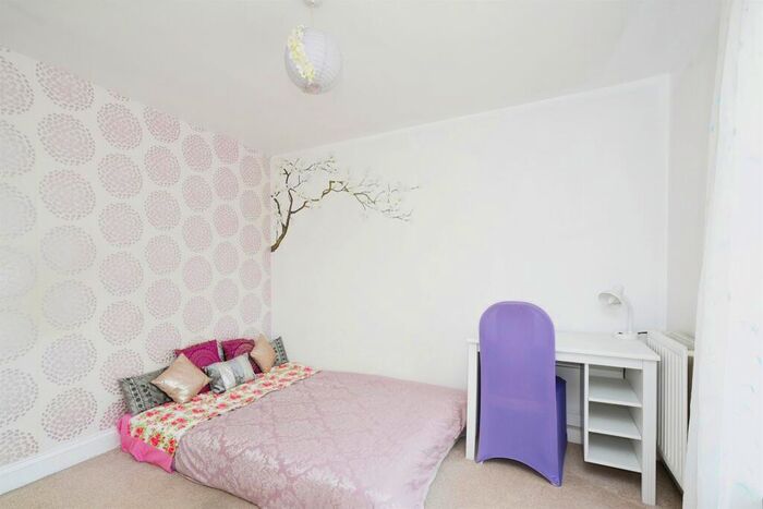 4 Bedroom Detached House For Sale In Malmesbury Road, Chippenham, SN15