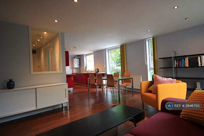 2 Bedroom Maisonette To Rent In St. Peter's Close, London, E2