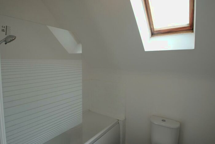 1 Bedroom Flat To Rent In Warwick Road, Pokesdown, Bournemouth, BH7