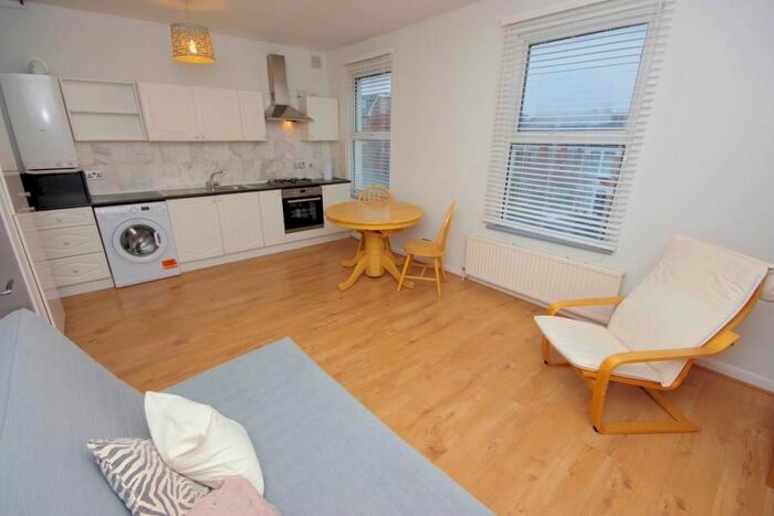 1 Bedroom Flat To Rent In Torrington Park, North Finchley, N12
