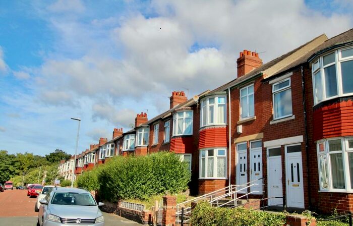 3 Bedroom Flat To Rent In Saltwell Place, Gateshead, Tyne And Wear, NE8