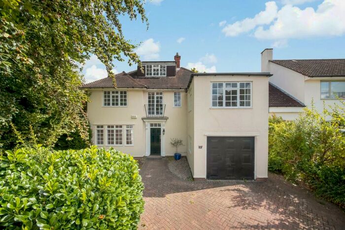 5 Bedroom House To Rent In Hitherwood Drive, Upper Norwood, London, SE19