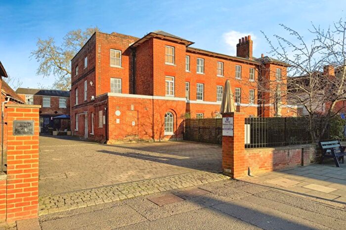2 Bedroom Apartment To Rent In Broad Street, Wokingham, RG40