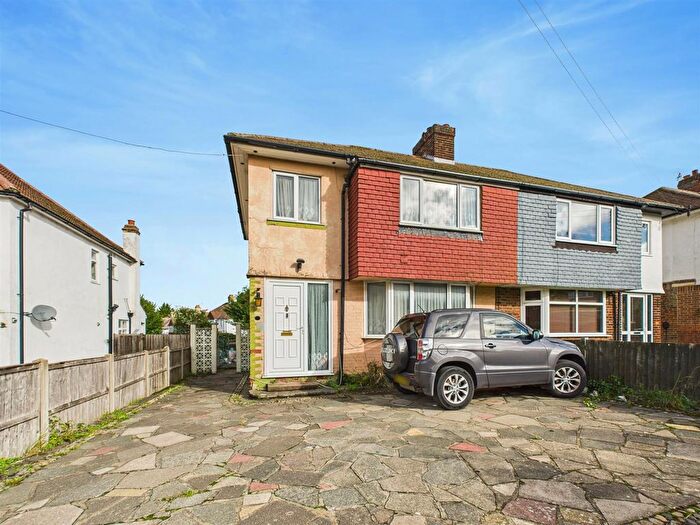 3 Bedroom Semi Detached House For Sale In Longlands Avenue, Coulsdon, CR5